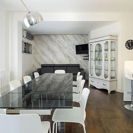 Villa Belvilla By Oyo Agor 14 *